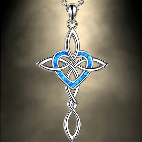 NWT Elegant Cross & Heart Necklace - Picture 3 of 3